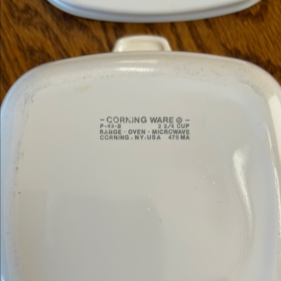 Blue and White Ceramic Corning Ware Casserole Dishes for Dining - Picture 3 of 5